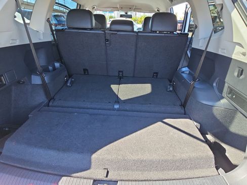 Used 2019 Volkswagen Tiguan SE image 16