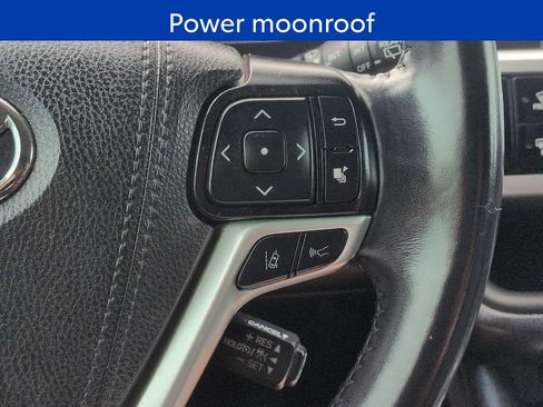 Used 2019 Toyota Highlander SE w/ Carpet Mat Package (TMS) AWD/4WD image 15