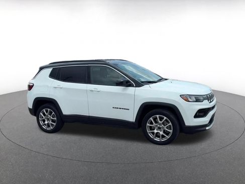 Used 2025 Jeep Compass Limited AWD/4WD image 2