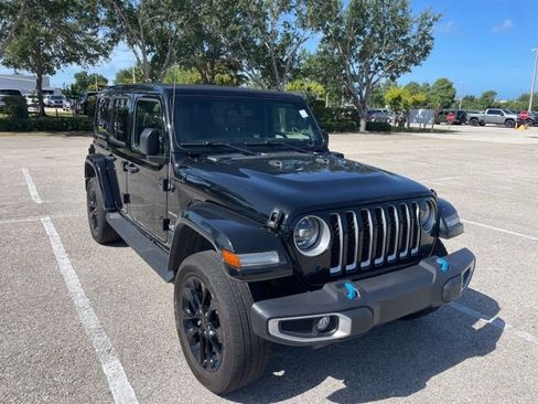 Used 2023 Jeep Wrangler Unlimited Sahara AWD/4WD image 5