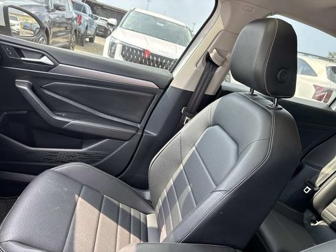 Used 2024 Volkswagen Jetta SE w/ Panoramic Sunroof Package FWD image 19