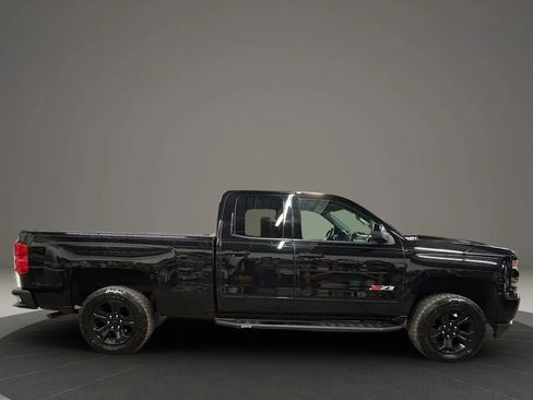 Used 2018 Chevrolet Silverado 1500 LT w/ Midnight Edition AWD/4WD image 6