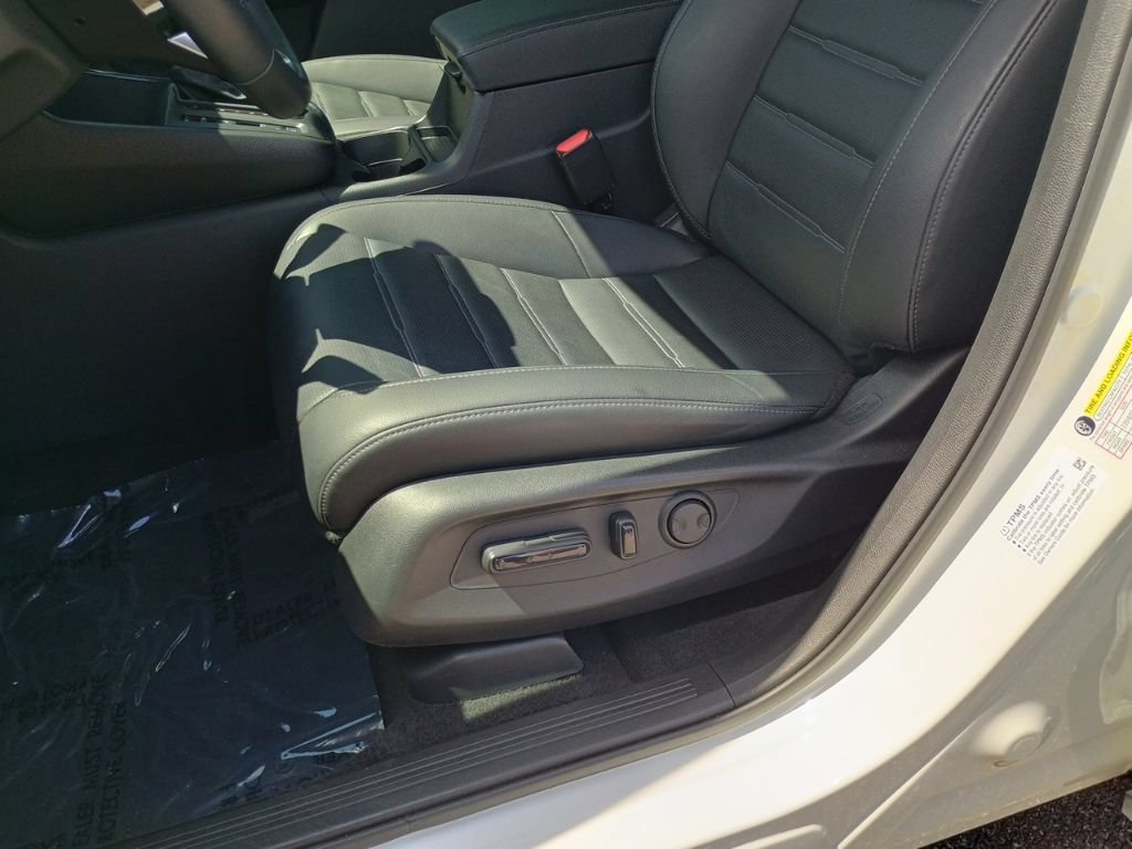 Used 2025 Honda CR-V EX-L image 13