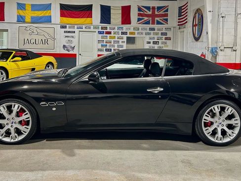Used 2011 Maserati GranTurismo Convertible RWD image 3