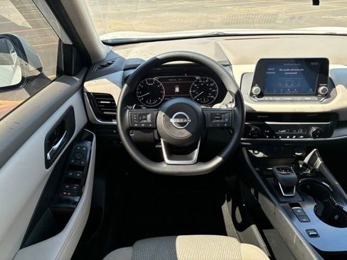 Certified 2024 Nissan Rogue SV FWD image 13