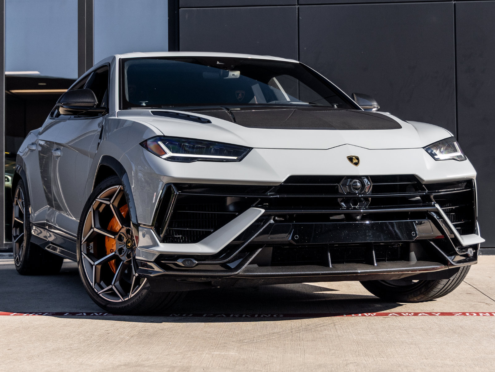 Used 2024 Lamborghini Urus Performante AWD/4WD image 2