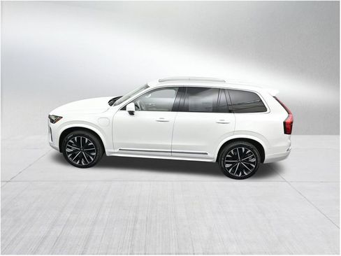 New 2026 Volvo XC90 T8 Ultra w/ Protection Package Premier AWD/4WD image 14