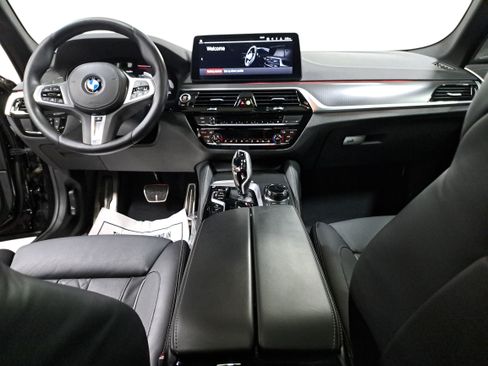Used 2023 BMW M550i xDrive w/ Executive Package AWD/4WD image 9
