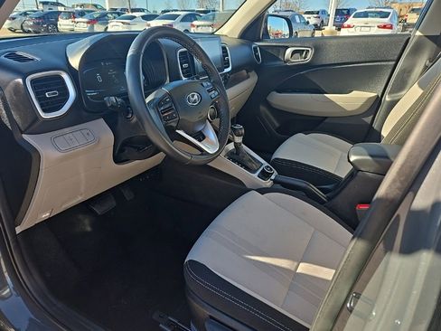 Used 2025 Hyundai Venue SEL image 16