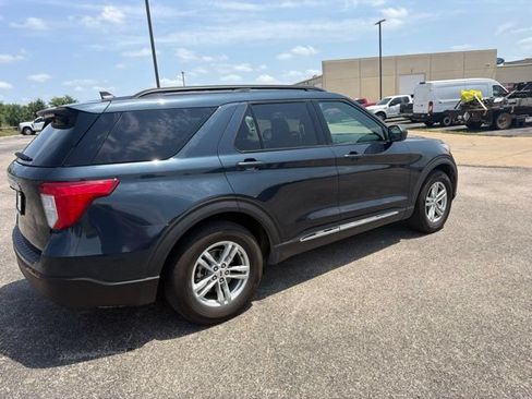 Used 2023 Ford Explorer XLT RWD image 3