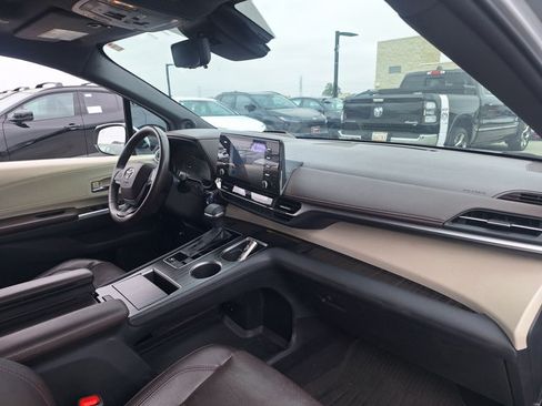 Used 2021 Toyota Sienna Platinum FWD image 20