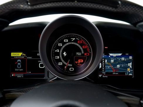 Used 2021 Ferrari F8 Tributo image 32