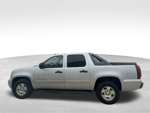 Used 2010 Chevrolet Avalanche LS image 5