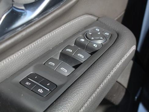 Used 2021 GMC Yukon Denali w/ Denali Premium Package AWD/4WD image 40