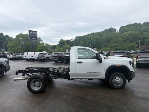 Used 2026 GMC Sierra 3500 Pro w/ Fleet Convenience Package AWD/4WD image 1