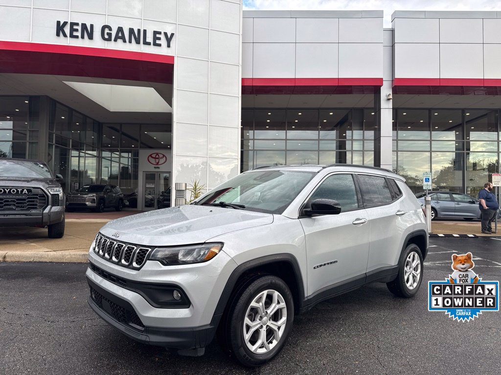 Used 2024 Jeep Compass Latitude AWD/4WD image 1