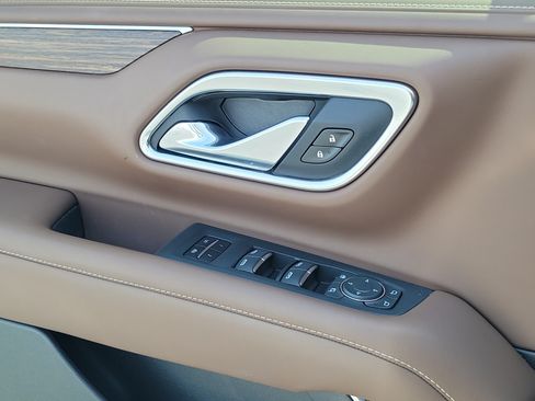 Used 2021 Chevrolet Tahoe High Country RWD image 18