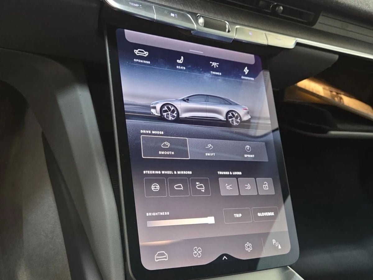 Used 2025 Lucid Air Pure RWD image 8