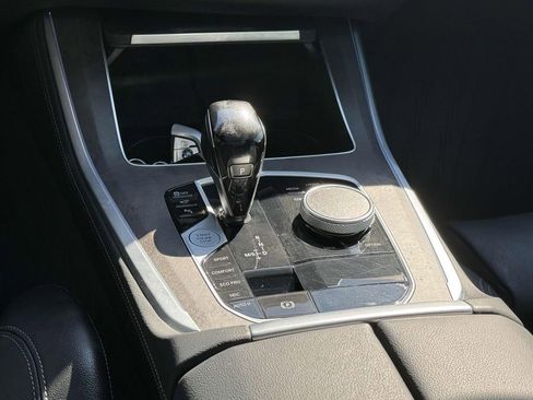 Used 2022 BMW X5 xDrive40i w/ Premium Package image 16