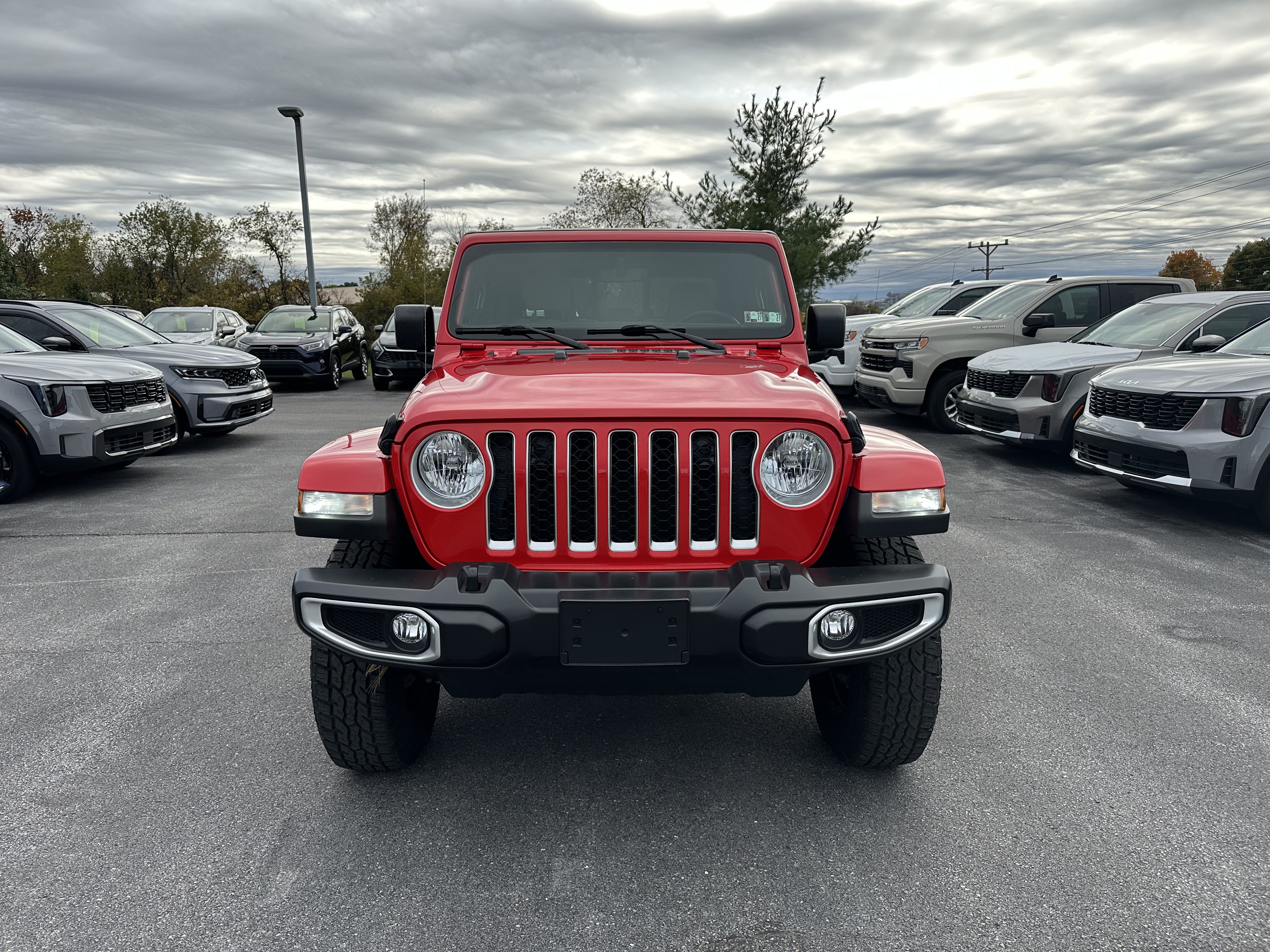 Used 2023 Jeep Gladiator Overland AWD/4WD image 2