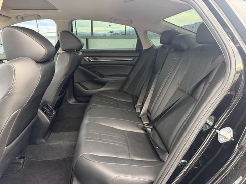 Used 2021 Honda Accord Touring image 4