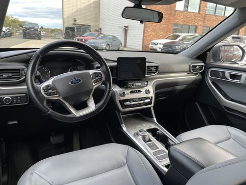 Used 2021 Ford Explorer XLT w/ Equipment Group 202A image 37