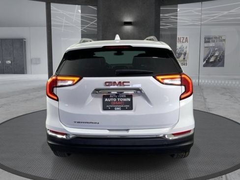 Used 2024 GMC Terrain SLT FWD image 6