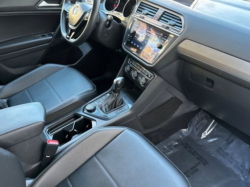 Used 2021 Volkswagen Tiguan SE image 16