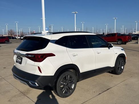 Used 2023 Kia Seltos S w/ Navigation Package image 8