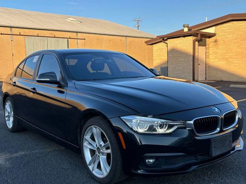 Used 2018 BMW 320i 320i Sedan 4D image 2