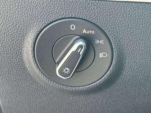 Certified 2025 Volkswagen Taos S AWD/4WD image 30