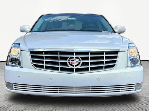 Used 2007 Cadillac DTS Luxury I w/ Trunk Convenience Package FWD image 2