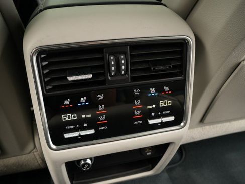 Used 2019 Porsche Cayenne Turbo AWD/4WD image 75