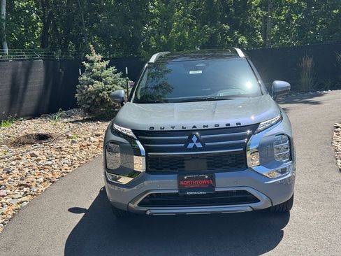 New 2025 Mitsubishi Outlander SEL image 8