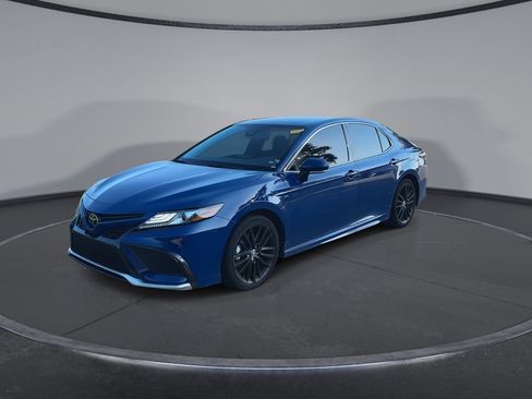 Used 2023 Toyota Camry XSE FWD image 4