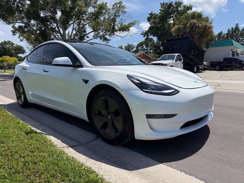 Used 2022 Tesla Model 3 Standard Range RWD image 2