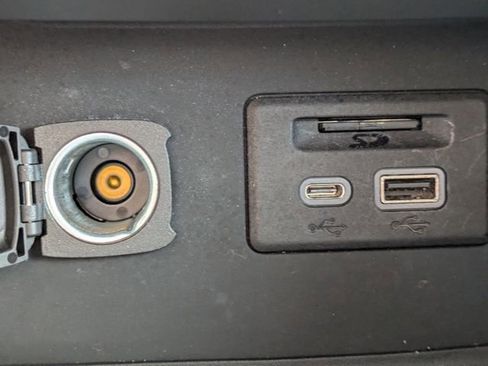 Used 2023 GMC Acadia SLT w/ Technology Package image 25