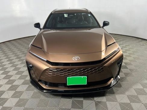 Used 2025 Toyota Crown Signia image 12