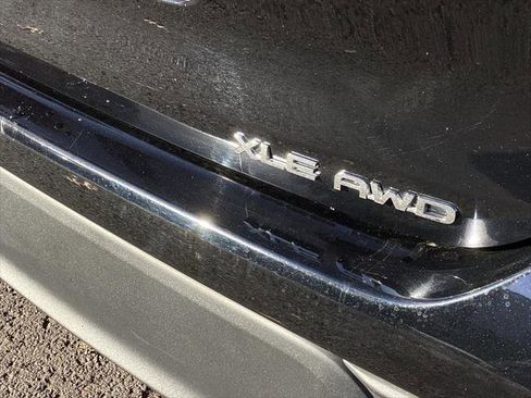 Certified 2024 Toyota Highlander XLE image 17