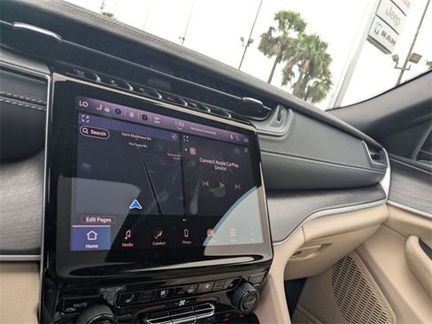 New 2025 Jeep Grand Cherokee Limited w/ Luxury Tech Group II image 29