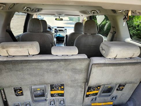Used 2014 Toyota Sienna LE FWD image 9