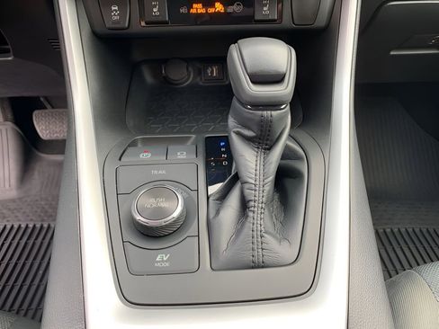 Used 2023 Toyota RAV4 XLE image 23