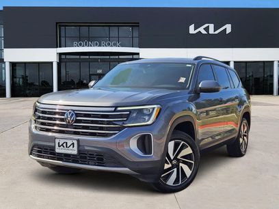 Used 2024 Volkswagen Atlas SE w/ Black Wheel Package