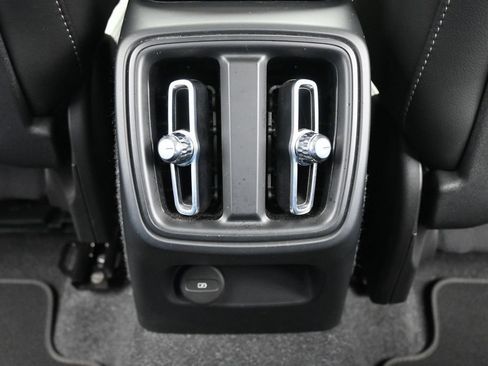 Used 2025 Volvo XC40 B5 Plus AWD/4WD image 21