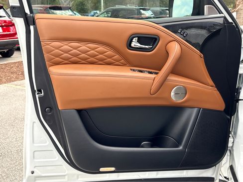 Used 2023 INFINITI QX80 Sensory w/ Cargo Package image 17