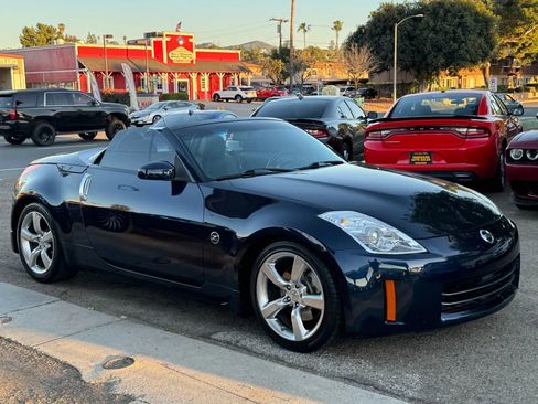 Used 2007 Nissan 350Z Touring RWD image 2