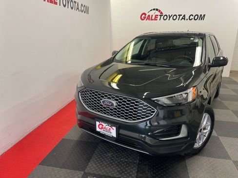 Used 2023 Ford Edge SEL image 2
