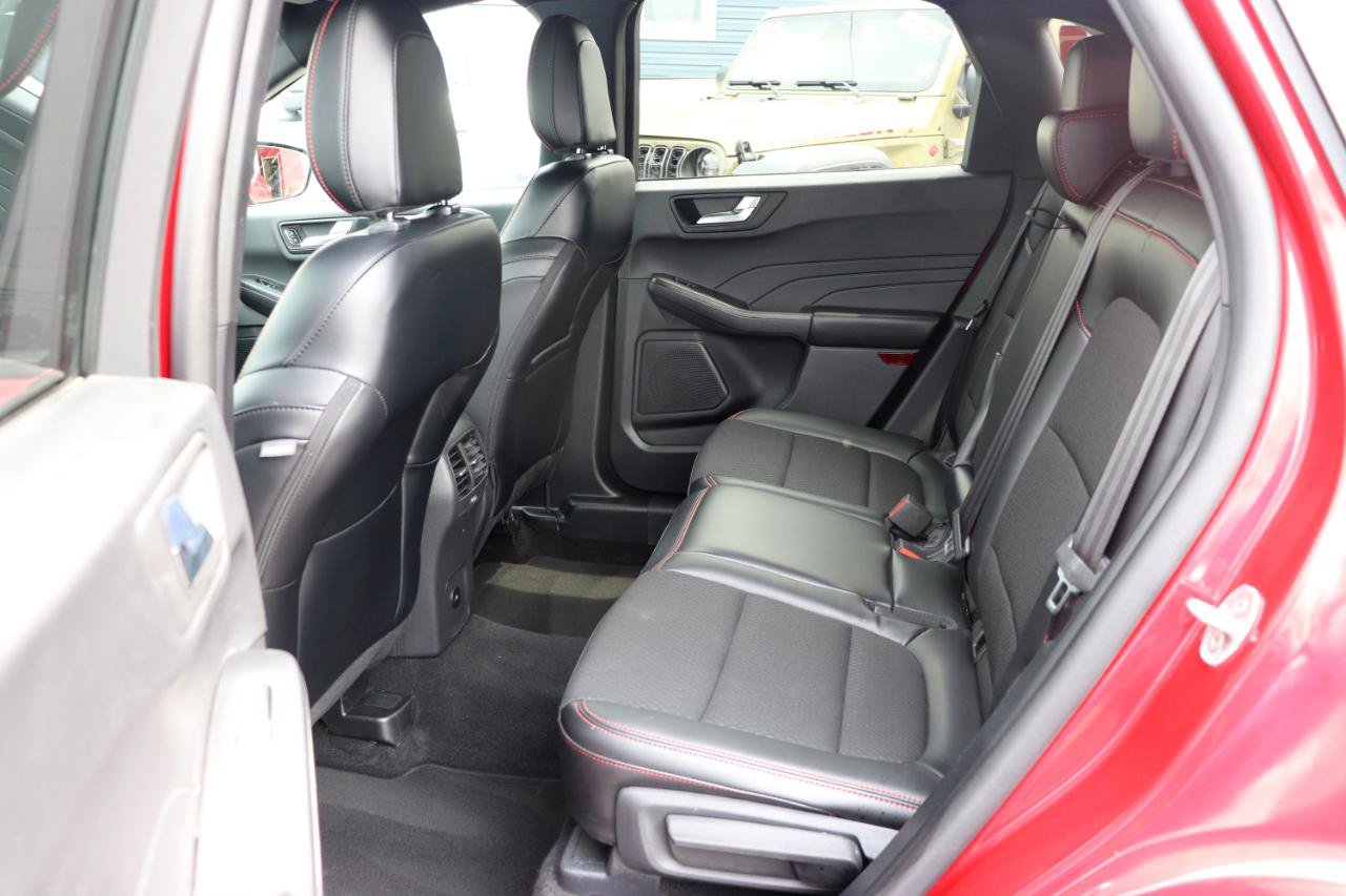 Used 2025 Ford Escape ST-Line Select AWD/4WD image 12