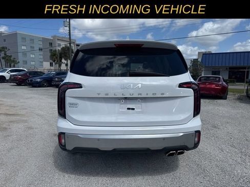 Used 2024 Kia Telluride EX w/ EX Captain's Chair Package image 6