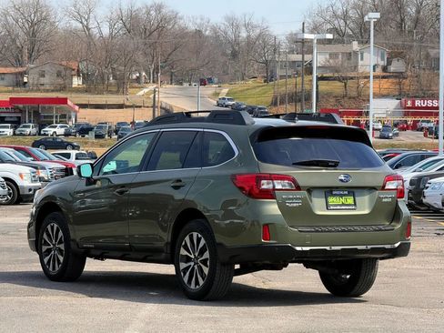 Used 2017 Subaru Outback 2.5i Limited image 2